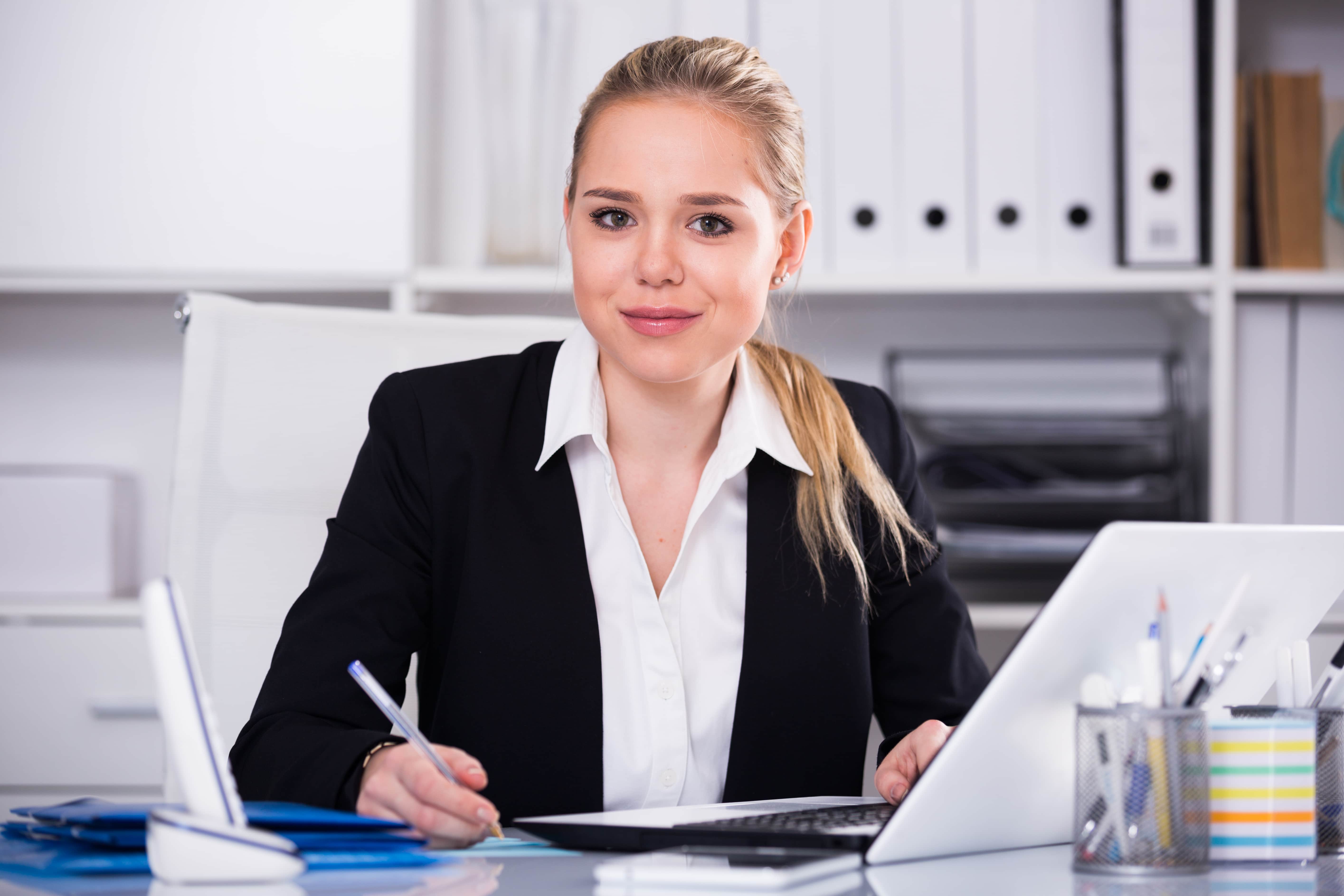 kauffrau-bromanagement-shutterstock_652213405-iakov-filimonov